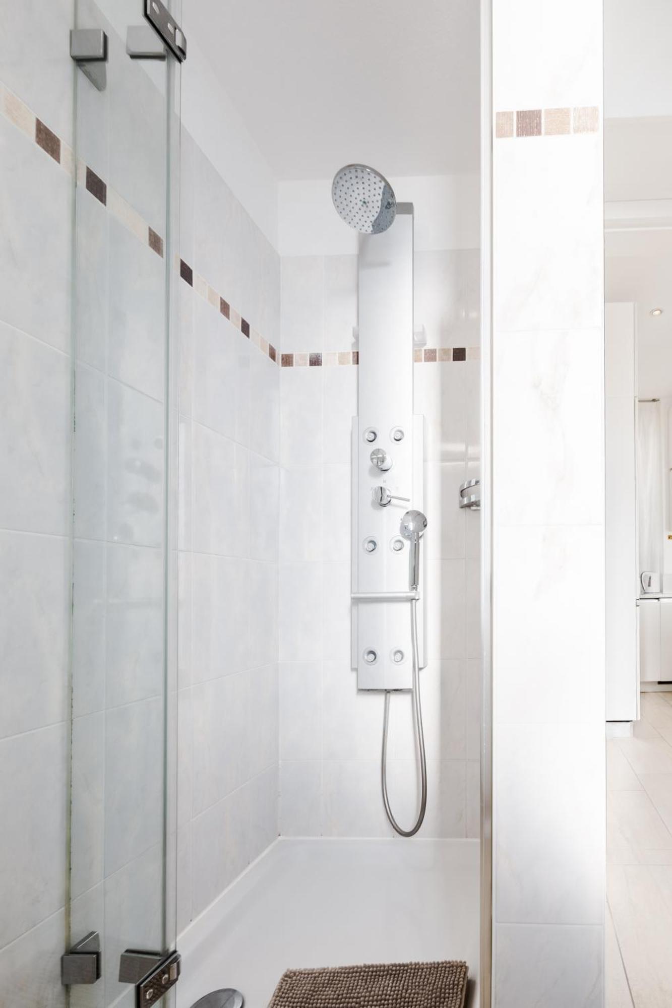 Front Lake Pearl 5 For 6Pax -By Easylife Swiss Lugano Ngoại thất bức ảnh